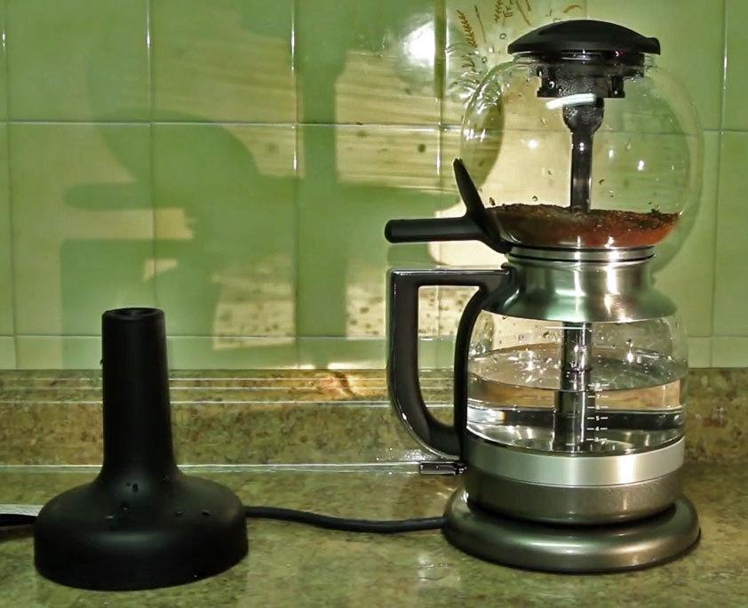coffee-brewing-with-siphon-pot-or-vacuum-pot-brewer Coffee brewing with siphon pot or vacuum pot